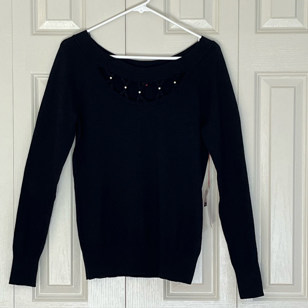 NWT Jennifer Lopez Cut
Out Lattice Neckline Long Sleeve Black Sweater Size M